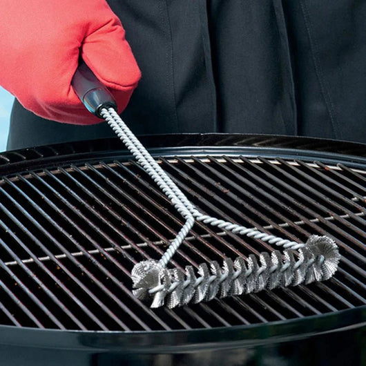 Stainless steel grill brush with sturdy handle